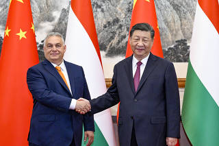 CHINA-BEIJING-XI JINPING-HUNGARIAN PM-MEETING (CN)