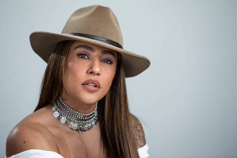 MAIRINQUE - SP - BRASIL - 19.06.2024 - 15H00: LAUANA PRADO. Retrato da cantora sertaneja Lauana Prado, feito em sua residência, na cidade de Mairinque, interior de São Paulo. (Foto: Adriano Vizoni/Folhapress, ILUSTRADA) *** EXCLUSIVO FSP ***