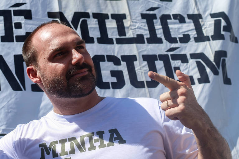 Eduardo Bolsonaro diz que Marçal perdeu moral para fazer 'gracinha' e acusar rival de 'cheirador'