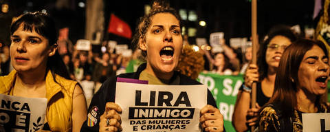 SÃO PAULO, SP - 13.06.2024 - Manifestantes protestam em frente ao MASP na Avenida Paulista contra a PL do Estupro (Foto: Rafaela Araújo/Folhapress)