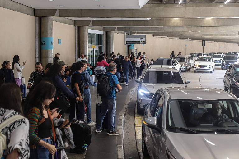 Bolsão para Uber estreia em Congonhas sem reduzir confusão no trânsito