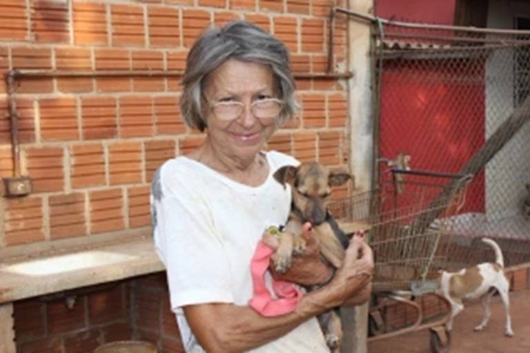 Mortes: Dedicada à causa animal, cuidava de 400 cães de uma só vez