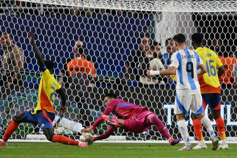 Argentina supera final caótica e lesão de Messi para conquistar a Copa América