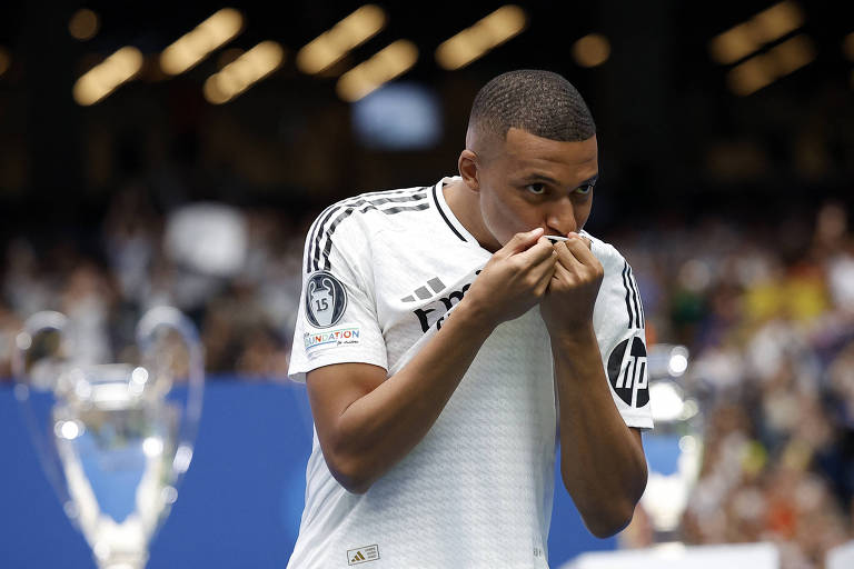 Mbappé chega ao Real Madrid; quem sai para ele ser titular?