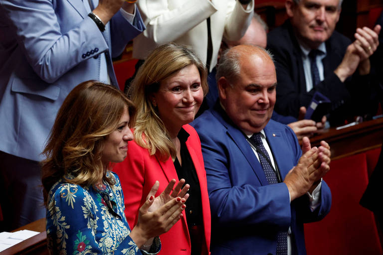 Candidata de Macron surpreende e é reeleita presidente da Assembleia Nacional na França