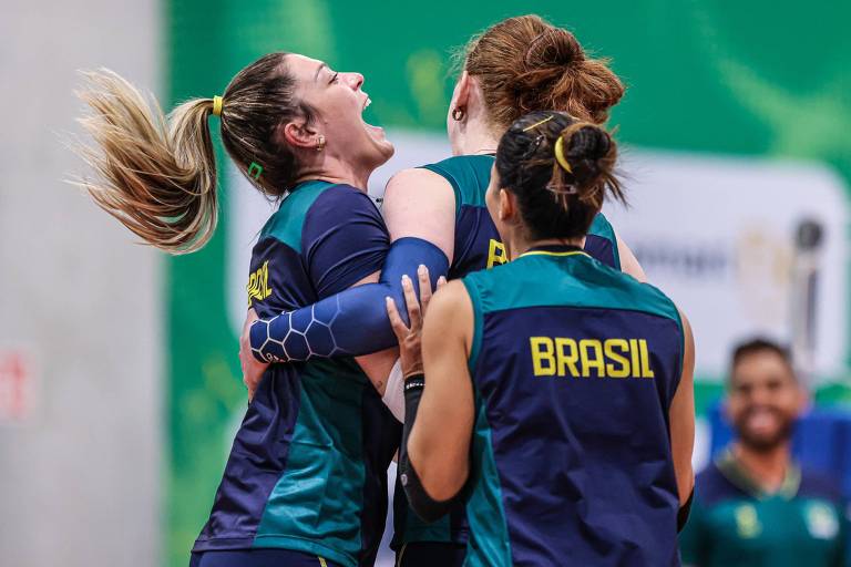 Seleção feminina de vôlei tenta esquecer distrações em busca do ouro em Paris