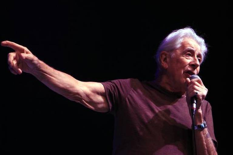 Morre John Mayall, astro do blues britânico que treinou Eric Clapton, aos 90 anos