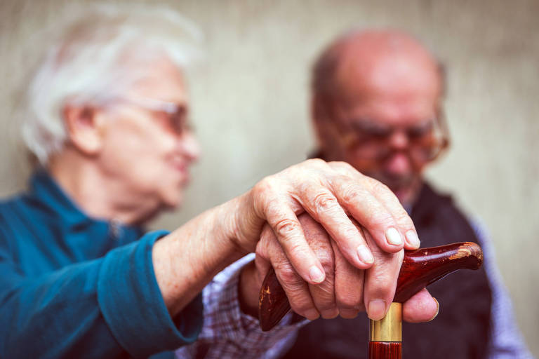 Pessoas com Alzheimer têm transtornos de saúde mental com maior frequência, mostra pesquisa