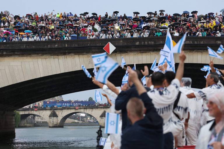 Delegação de Israel é vaiada e aplaudida durante a abertura dos Jogos