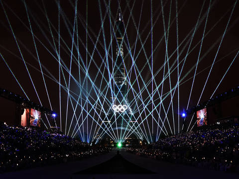 Paris 2024 Olympics - Opening Ceremony - Paris, France - July 26, 2024. The Eiffel Tower is illuminated during the opening ceremony of the Paris 2024 Olympics. REUTERS/Pawel Kopczynski