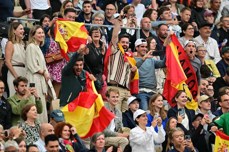 Roland Garros conhece Jogos Olímpicos com chuva, atrasos e público festivo