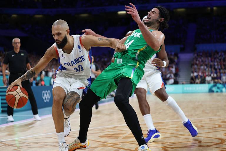 Brasil perde de virada para a França na estreia masculina no basquete