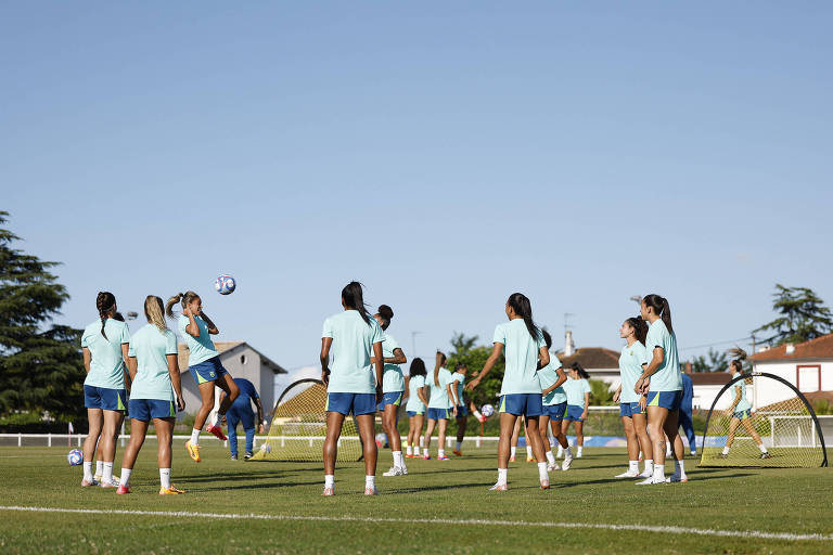 Seleção brasileira feminina de futebol enfrenta o Japão com sigilo reforçado