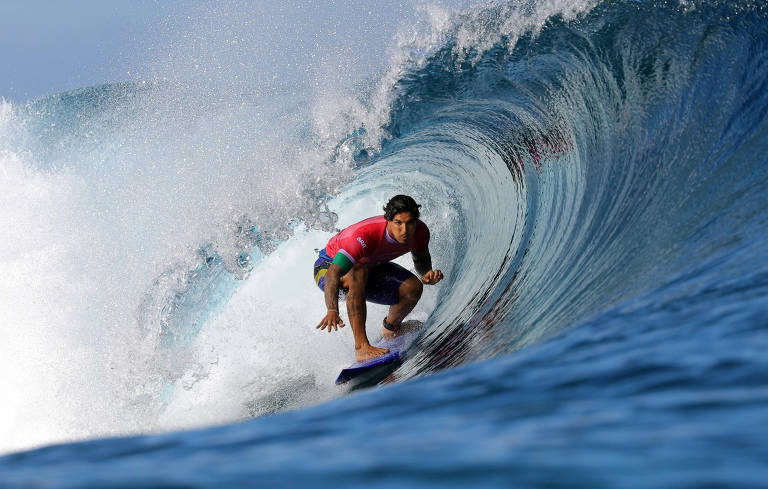 Surfe brasileiro estreia em Paris-24 com 2 classificados e 1 na repescagem