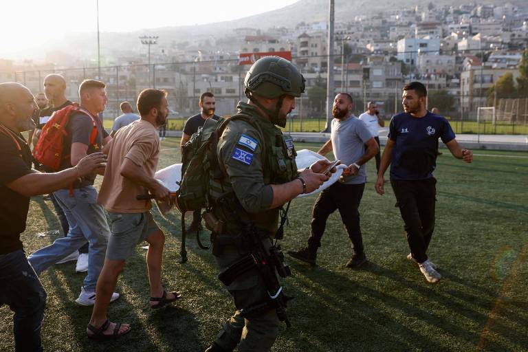Ataque atribuído ao Hezbollah mata doze em campo de futebol nas colinas de Golã, diz Israel