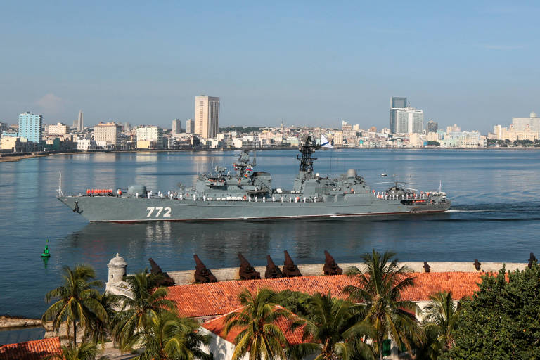 Frota militar russa chega a Cuba antes da eleição na Venezuela