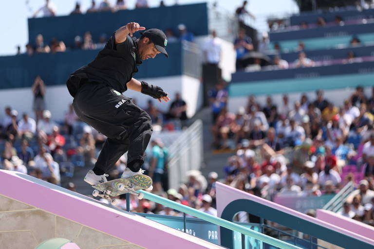 Kelvin Hoefler fica em sexto em final de alto nível do skate street em Paris