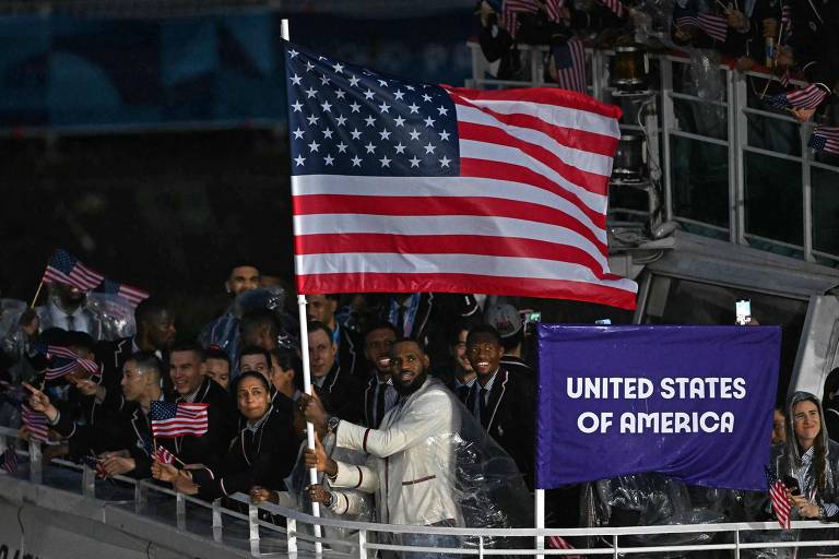 Bandeira dos EUA terá que ser feita com materiais 100% americanos, diz agência