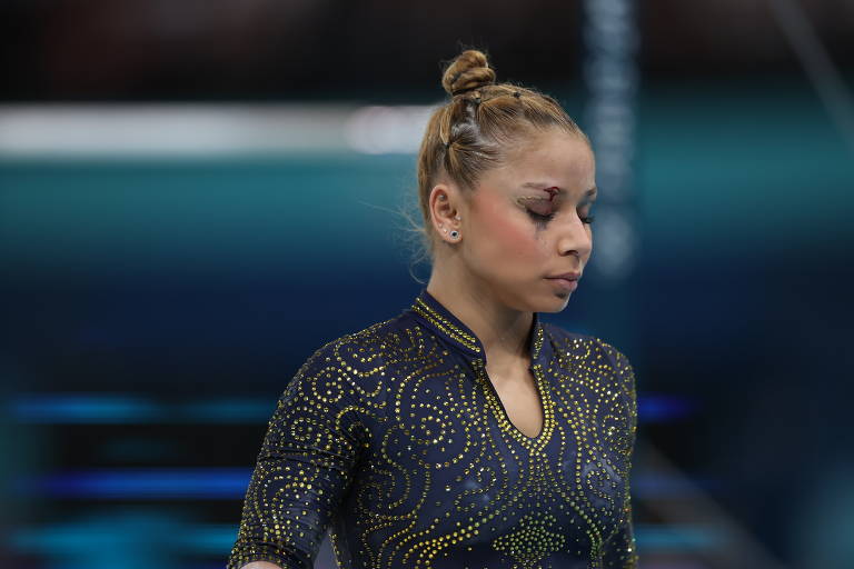 Após queda e lesão no rosto, Flávia diz ter conquistado bronze com tontura