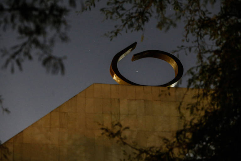 'Chama eterna' da democracia é apagada por falta de gás em monumento de Brasília