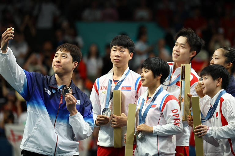 Sul-coreanos e norte-coreanos protagonizam selfie viral em pódio olímpico