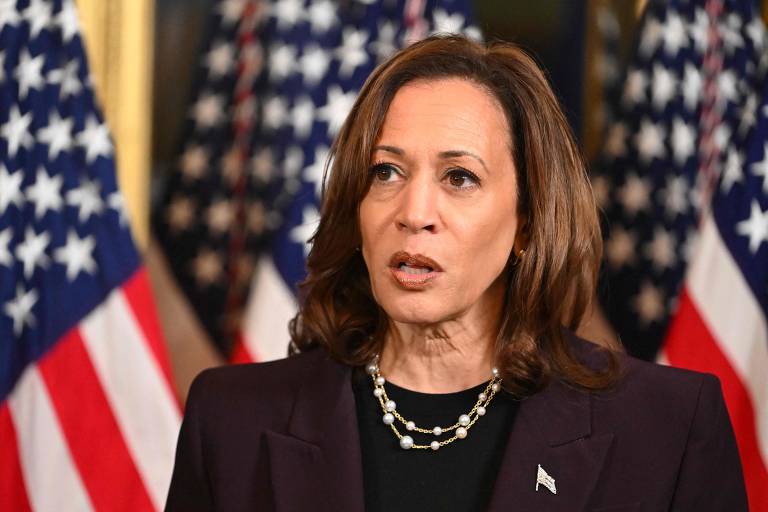 A vice-presidente dos EUA, Kamala Harris, fala à imprensa após reunião com o primeiro-ministro israelense, Benjamin Netanyahu, no escritório cerimonial do vice-presidente no Eisenhower Executive Office Building, em Washington, DC