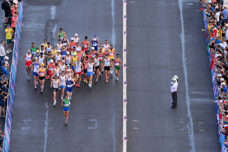 Em foto viral, Caio Bonfim lidera o país em marcha atlética formando mapa do Brasil