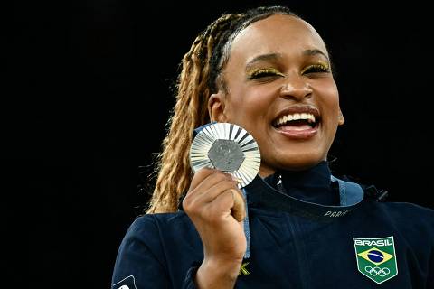 Second-placed Brazil's Rebeca Andrade celebrates during the podium ceremony after the artistic gymnastics women's all around final during the Paris 2024 Olympic Games at the Bercy Arena in Paris, on August 1, 2024. (Photo by Loic VENANCE / AFP)