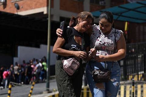 Relatives of people arrested during the last protests react while waiting for news outside of the Bolivarian National Police (PNB) Detention Centre known as Zone 7, in Caracas on August 1, 2024. Venezuelan opposition leader Maria Corina Machado on the eve called for supporters to 