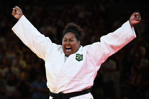 (240802) -- PARIS, Aug. 2, 2024 (Xinhua) -- Beatriz Souza of Brazil celebrates after the judo women's +78kg final against Raz Hershko of Isreal at the Paris 2024 Olympic Games in Paris, France, on Aug. 2, 2024. (Xinhua/Li An)