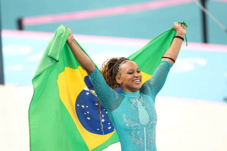 Entenda as três cirurgias que Rebeca Andrade, medalhista olímpica, fez no joelho