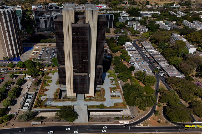 BC sobe o tom e diz que não hesitará em subir a Selic para manter inflação na meta