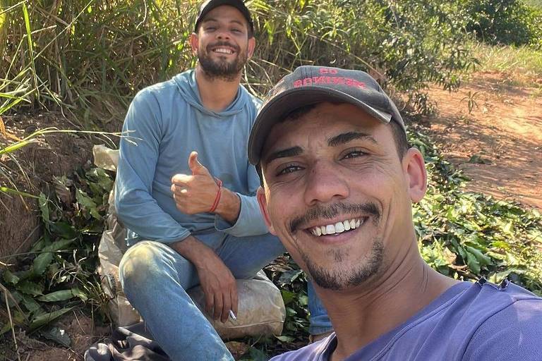 Casal de agricultores gay faz sucesso nas redes ao mostrar rotina no campo