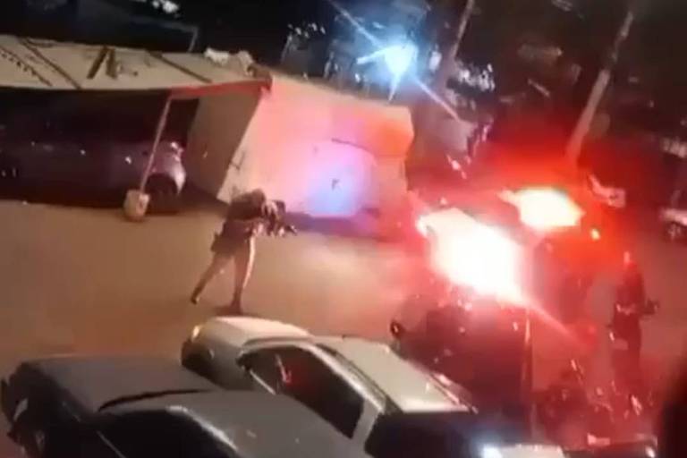 PM atira cerca de 20 vezes contra carro em favela; uma pessoa morreu