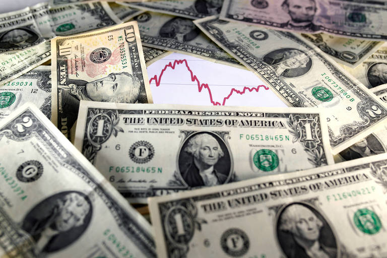 Dólar fecha abaixo de R$ 5,50 e Bolsa sobe, com inflação dos EUA e falas de diretores do BC