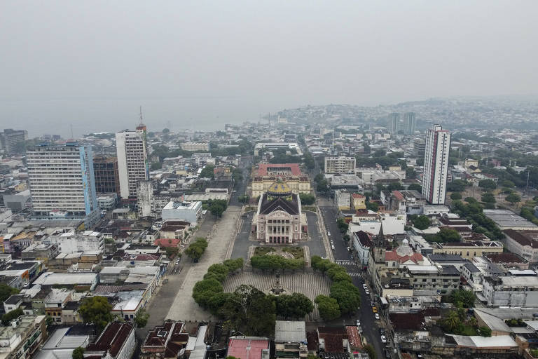 Manaus volta a ser inundada por fumaça e governos falham diante de evidência de seca severa