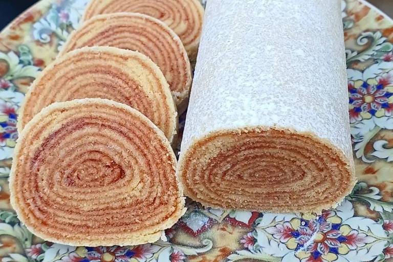 Aprenda a fazer o clássico bolo de rolo em casa