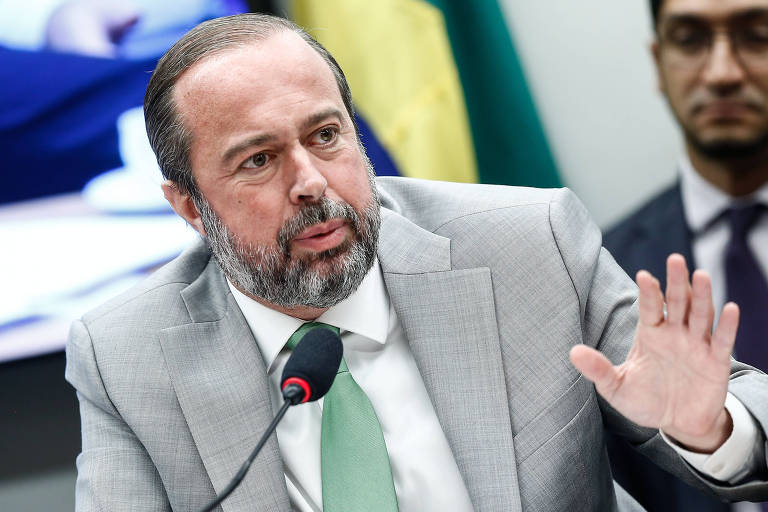 Ministro defende concluir Angra 3 e diz que governo não tem direito de enterrar R$ 20 bilhões