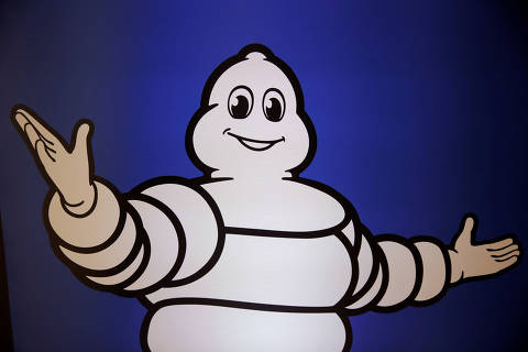 FILE PHOTO: Bibendum, the Michelin Man mascot, is seen ahead of a news conference to present the Michelin Group company's 2018 annual results in Paris, France, February 11, 2019.  REUTERS/Philippe Wojazer/File Photo ORG XMIT: FW1