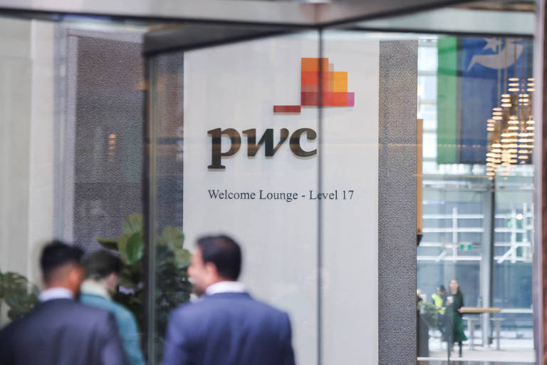 China pune PwC com seis meses de suspensão e multa recorde por auditoria na Evergrande