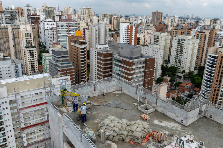 'Sou vilão, não tem jeito', diz empreiteiro que agita bar Balcão