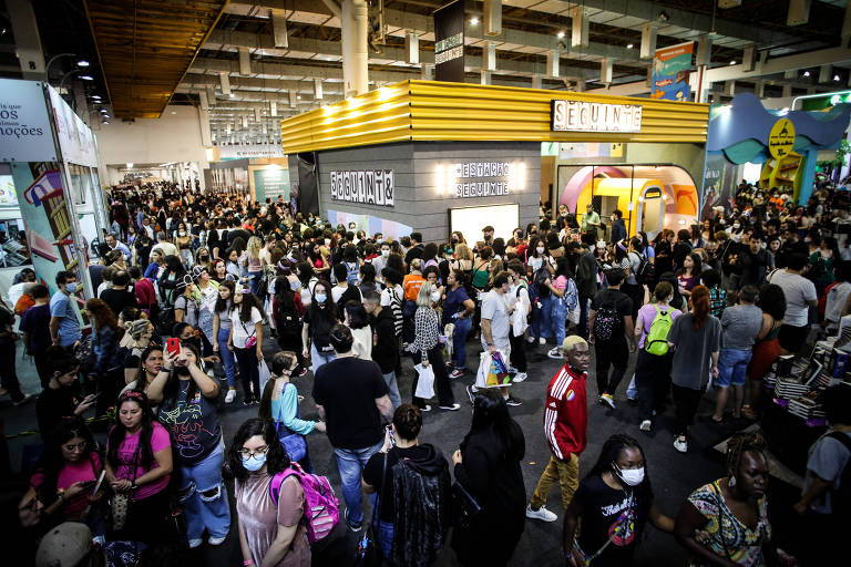 Bienal do Livro gera desgaste com visitantes em fila virtual de senhas para autógrafos