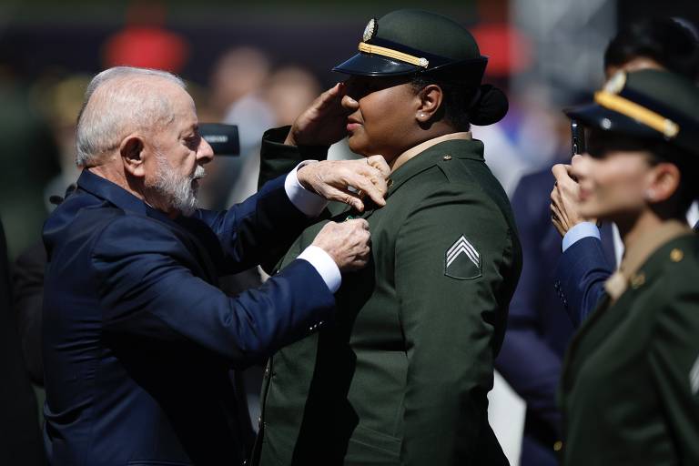 Cenas de Brasília: Bia Souza, primeira medalha de ouro brasileira em Paris, recebe condecoração de Lula