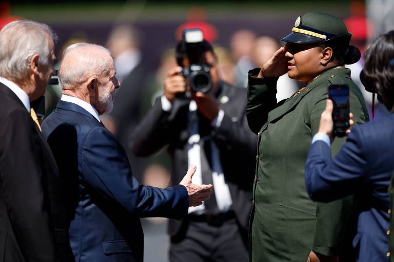 Vídeo: Medalhistas olímpicos comentam conversa com Lula em condecoração do Exército