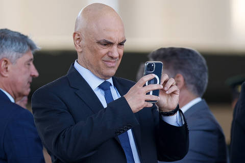 BRASÍLIA, DF, 22.08.2024, O ministro do STF Alexandre de Moraes. O presidente Lula, acompanhado do ministro da Defesa, José Múcio Monteiro e do comandante do exército, General Tomás Ribeiro Paiva, dentre outras autoridades, participa de solenidade em homenagem ao Dia do Soldado, no QG do Exército, em Brasília. (Foto: Pedro Ladeira/Folhapress)