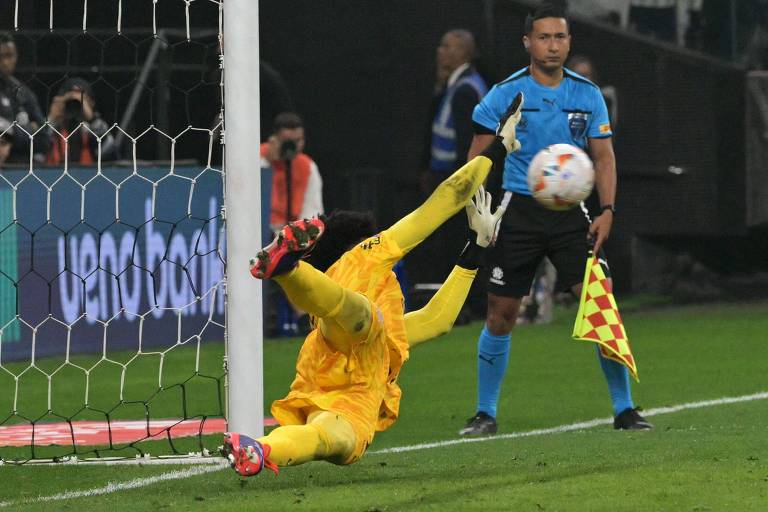 Herói do Corinthians na Sul-Americana, Hugo Souza foi o jogador do futebol brasileiro mais mencionado na semana