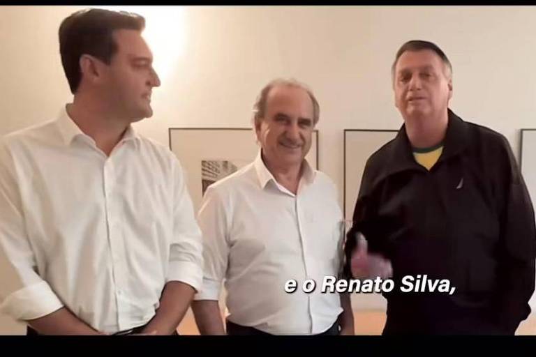 O ex-presidente Jair Bolsonaro ao lado do candidato Renato Silva (PL) e do governador Ratinho Jr.