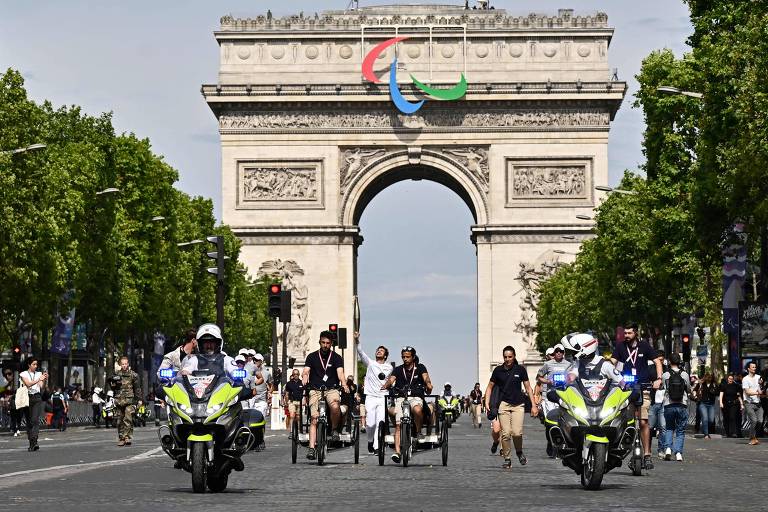 Abertura das Paralimpíadas troca o rio Sena pela avenida Champs-Elysées