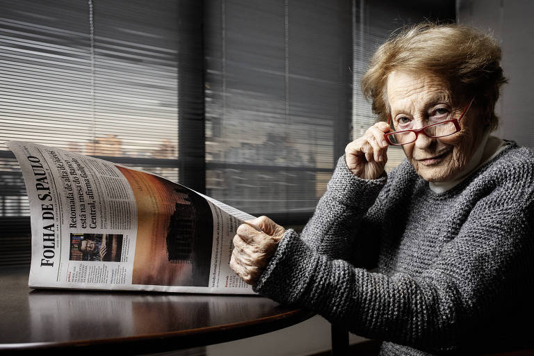 'Tinta que não suja mãos é grande acontecimento', celebra leitora da Folha de décadas