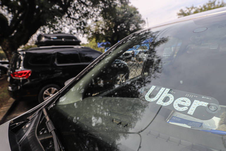 Uber é condenada a indenizar passageira trans em R$ 20 mil por danos morais